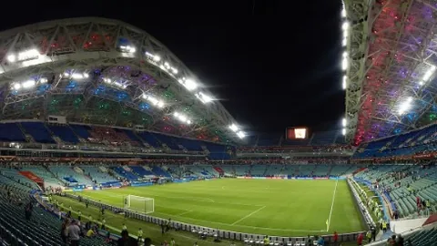 利物浦领跑英超引轮休争议，欧冠小组赛恐跌至第16？